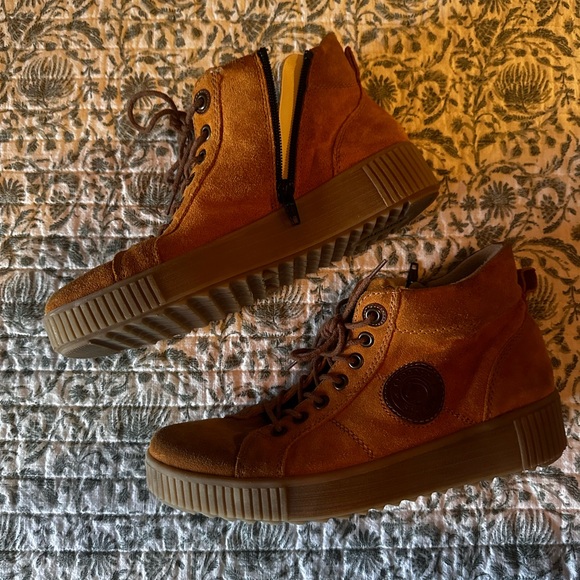 Remonte High-Top Sneakers - Picture 10 of 12